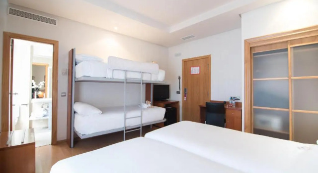 Четырёхместный номер Petit Palace Preciados