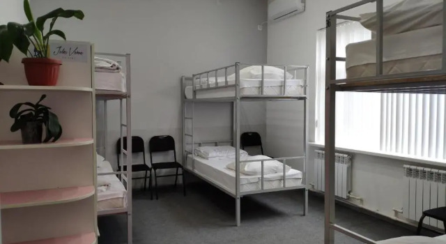 Кровать в общем номере Jules Verne Hostel