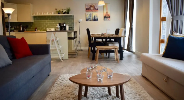 1 Bedroom Modern Apartment in Dublin Sleeps 4, Забронировать Апартаменты/квартира Апартаменты Дублина, рядом с Театр «Тиволи», Апартаменты/квартира