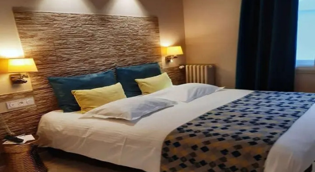 Четырёхместный семейный номер Standard Best Western Hôtel Des Voyageurs