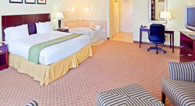 Люкс Holiday Inn Express Hotel & Suites Chehalis - Centralia by IHG