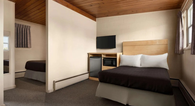 Четырёхместный люкс Thriftlodge Moose Jaw