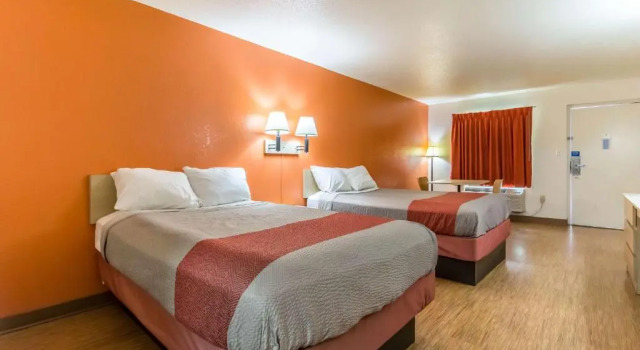 Четырёхместный номер Standard Motel 6-Raleigh, NC - Cary