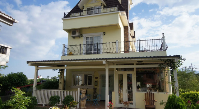 Brulees Done, Book Hotel Luodong Yilan County