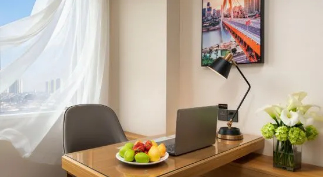 Люкс Business Vienna International Hotel (Guigang Guest World Plaza Gangnan Center)