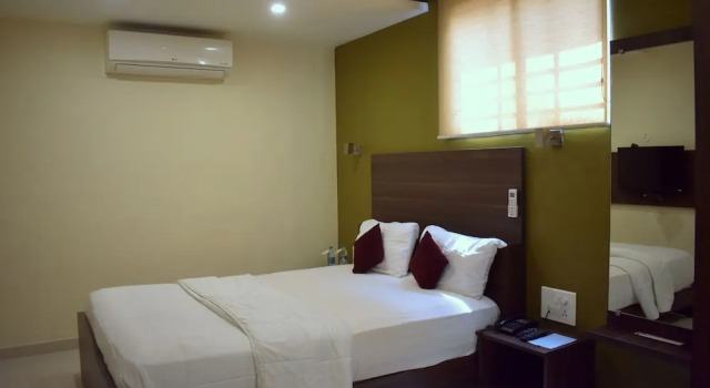 Metropolis Hotel, Book Hotel Hoteller i Hubli med parkering, Parkering