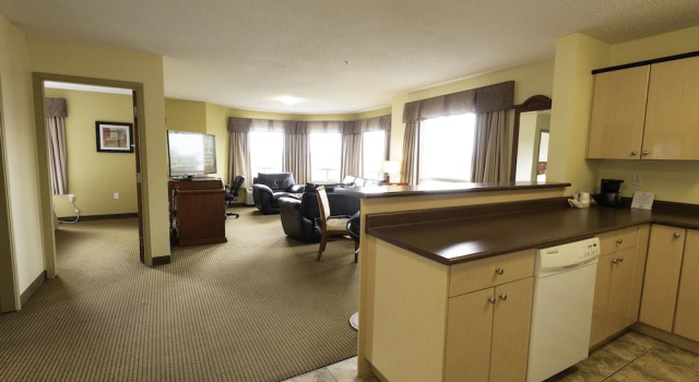 Двухместный семейный люкс Days Inn by Wyndham Bonnyville