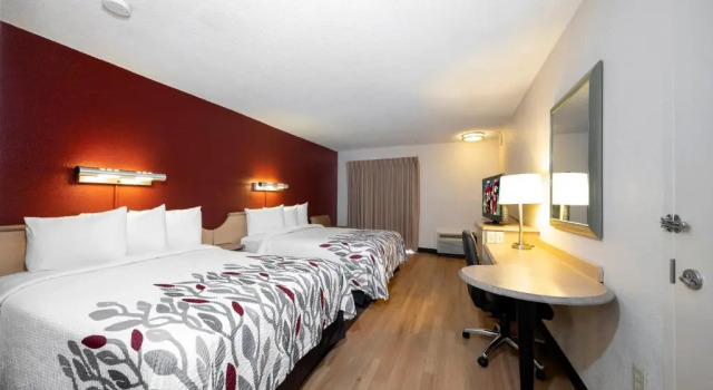 Четырёхместный номер Standard Red Roof Inn Myrtle Beach Hotel - Market Commons