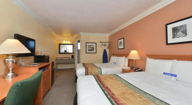 Четырёхместный номер Standard Inn by the sfo