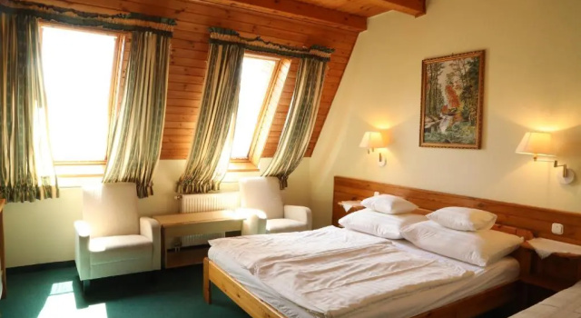 Четырёхместный номер Standard Hajdú Kastély Hotel