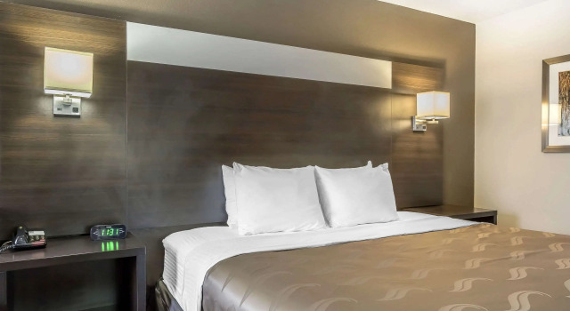 Quality Inn & Suites Stuttgart North, Book Hotel Hoteller i Stuttgart med parkering, Parkering
