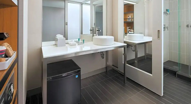 Номер Standard Aloft by Marriott San Francisco Airport