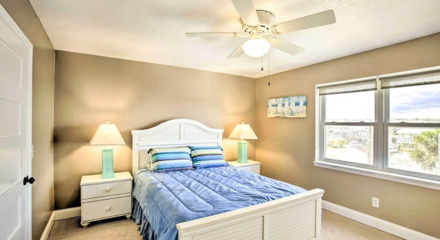 Апартаменты с 2 комнатами Bright Fernandina Beach Townhome: Walk to Ocean!