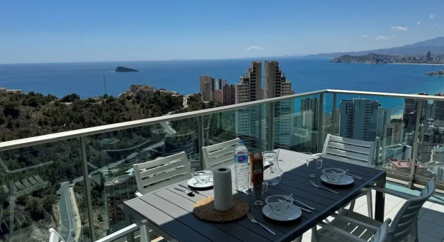 Апартаменты с балконом и с видом на море Benidorm sky - High-rise apartments