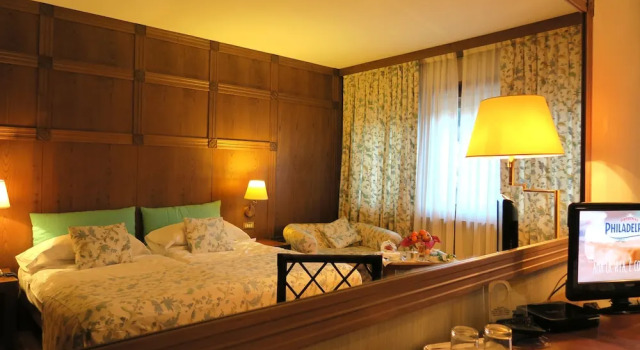 Двухместный номер Classic с балконом Savoia Palace Hotel