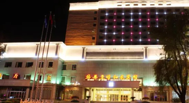 Helong Hotel, Rezervovat Hotel Helong Jilin