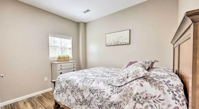 Коттедж с 2 комнатами Eureka Springs Area Home w/ Porch, Grill