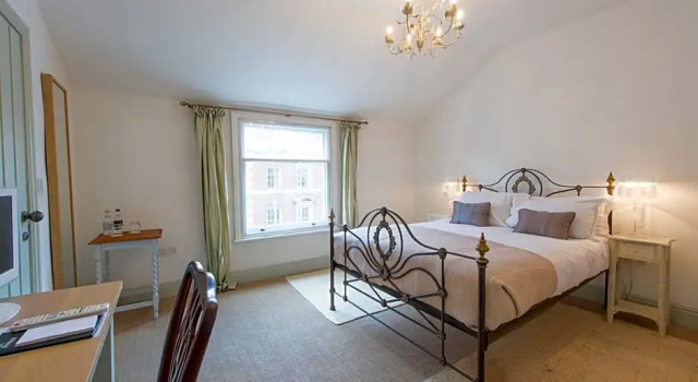 Номер Deluxe Lion & Pheasant Hotel