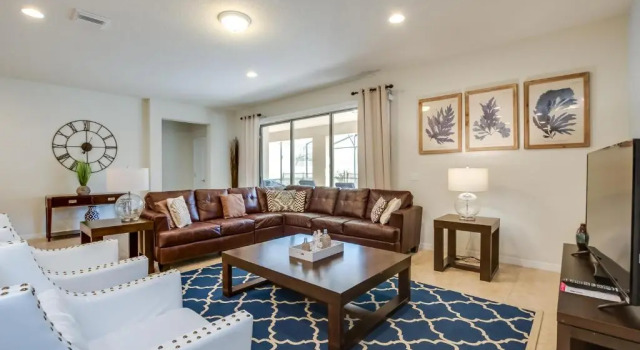 Villa w/ Private Pool & Free Resort Access!, Varaa Lomakeskus Kissimmee Kissimmee