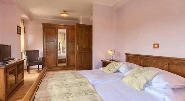 Attractive Villa in Kras with Swimming Pool, Varaa Villa Hotellit Kvarner Islands uima-altaalla, Uima-allas