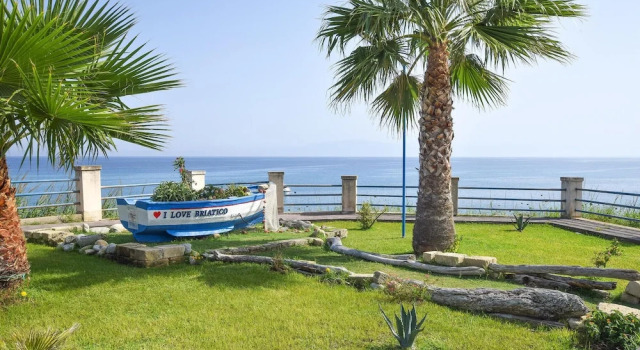 Stunning Apartment in Briatico With 1 Bedrooms and Wifi