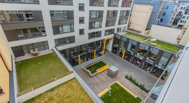 Spacious Terrace Apartment with free private parking
