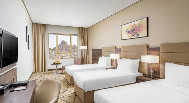 Трёхместный номер Standard с видом на горы Wirgan Al Noor, Tapestry Collection by Hilton