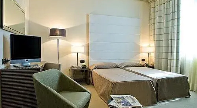 H2C Hotel Napoli, Забронировать Отель Бизнес-отели Неаполя, рядом с Ospedale degli Incurabili, 4* 5*