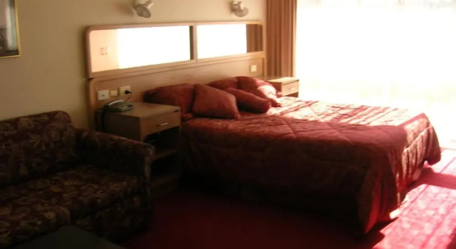 Peninsula Motor Inn, Rezerwuj Hotel Tyabb Mornington Peninsula