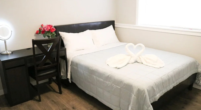 North Seattle Guesthouse, Book Hotel Shoreline Washington (state)