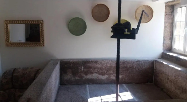 Коттедж с балконом и с красивым видом из окна Casa Serra do Lagar