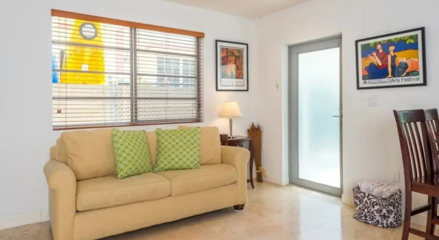 The Fountain 111 - One Bedroom Condo, Varaa Hotelli Hotellit Miami Beach uima-altaalla, Uima-allas