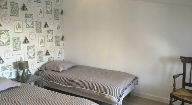 Четырёхместный номер Standard с видом на сад Chambre dhôtes Logis de Saint Jean