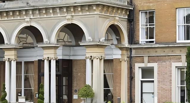 Oatlands Park Hotel, Забронировать Отель Отели Западного Суссекса с завтраком, Завтраки