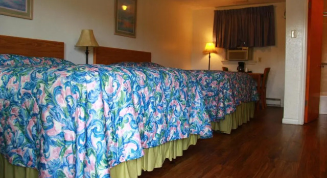Четырёхместный номер Standard Sunrise Motor Inn
