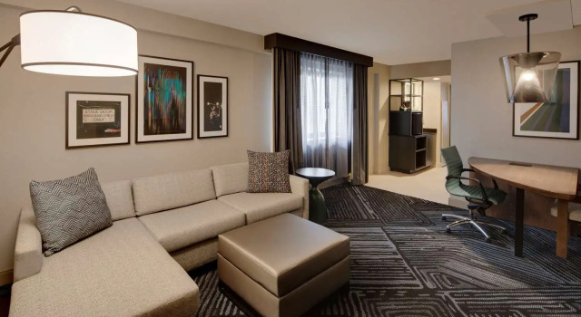 Люкс с 2 комнатами Embassy Suites by Hilton San Rafael at Marin Center