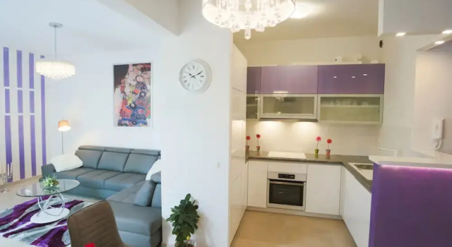 Lovely 4 Star 3-bed Apartment in Podstrana, Rezerwuj Apartament Hotele w Split Region z parkingiem, Parking