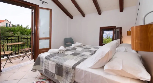 Семейный коттедж с 4 комнатами с видом на море Tettix Summer House
