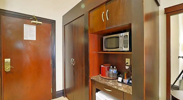 Двухместный люкс Woodbine Hotel & Suites