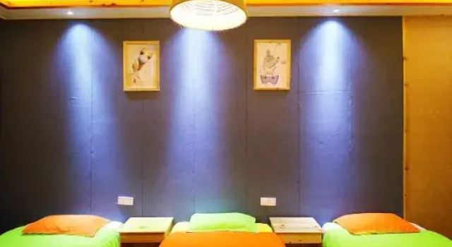 Кровать в общем номере Orange Inn of Feng Huang