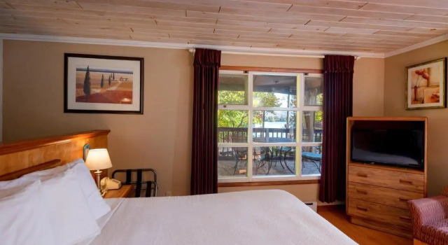 Люкс Superior с видом на озеро The Juliana Resort