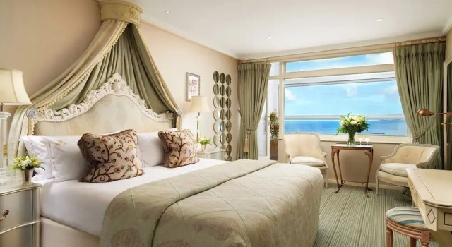 Двухместный номер Standard с балконом и с видом на море The Old Government House Hotel & Spa