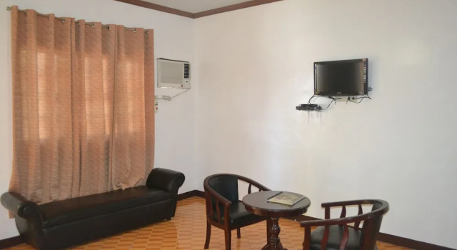 Семейный люкс Superior с балконом Antonio's Apartelle & Suites