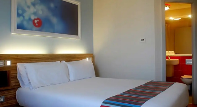 Номер Standard Travelodge Stratford Upon Avon