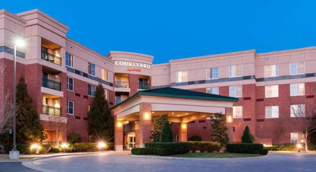 Кровать в общем номере Courtyard by Marriott Franklin Cool Springs