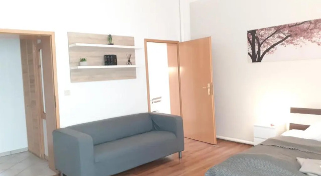 Апартаменты Gemütliche zentrumsnahe Ferienwohnungen mit Gemeinschaftsgarten