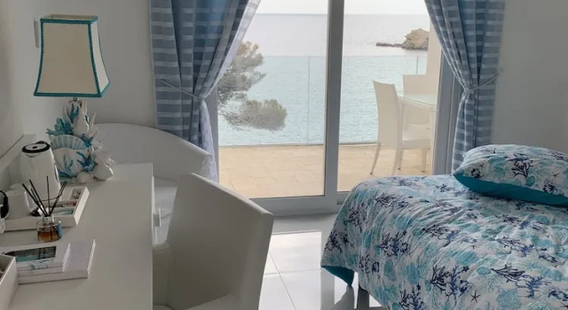 Номер Comfort Hotel La Calanque