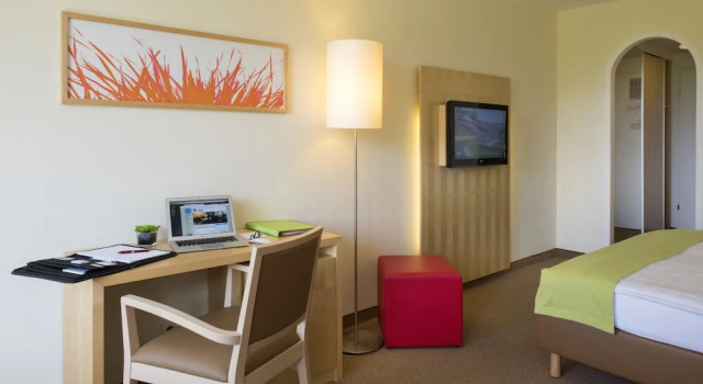 Семейный номер Standard с балконом Hotel Momentum