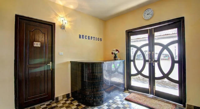 OYO 12862 Hotel Lamaz Residency