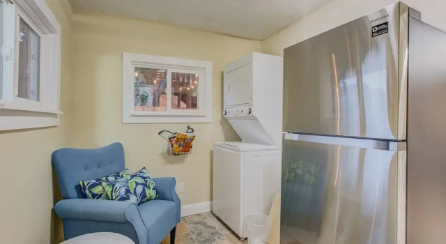 Коттедж c 1 комнатой 1BR Modern & Chic Bring Your Bikes and Dog!